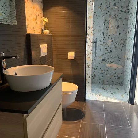 With Balcony And Sea View ホームステイ ザダル